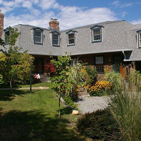 Charles And Charles Mv Bed & Breakfast วินยาร์ดเฮเวน ภายนอก รูปภาพ