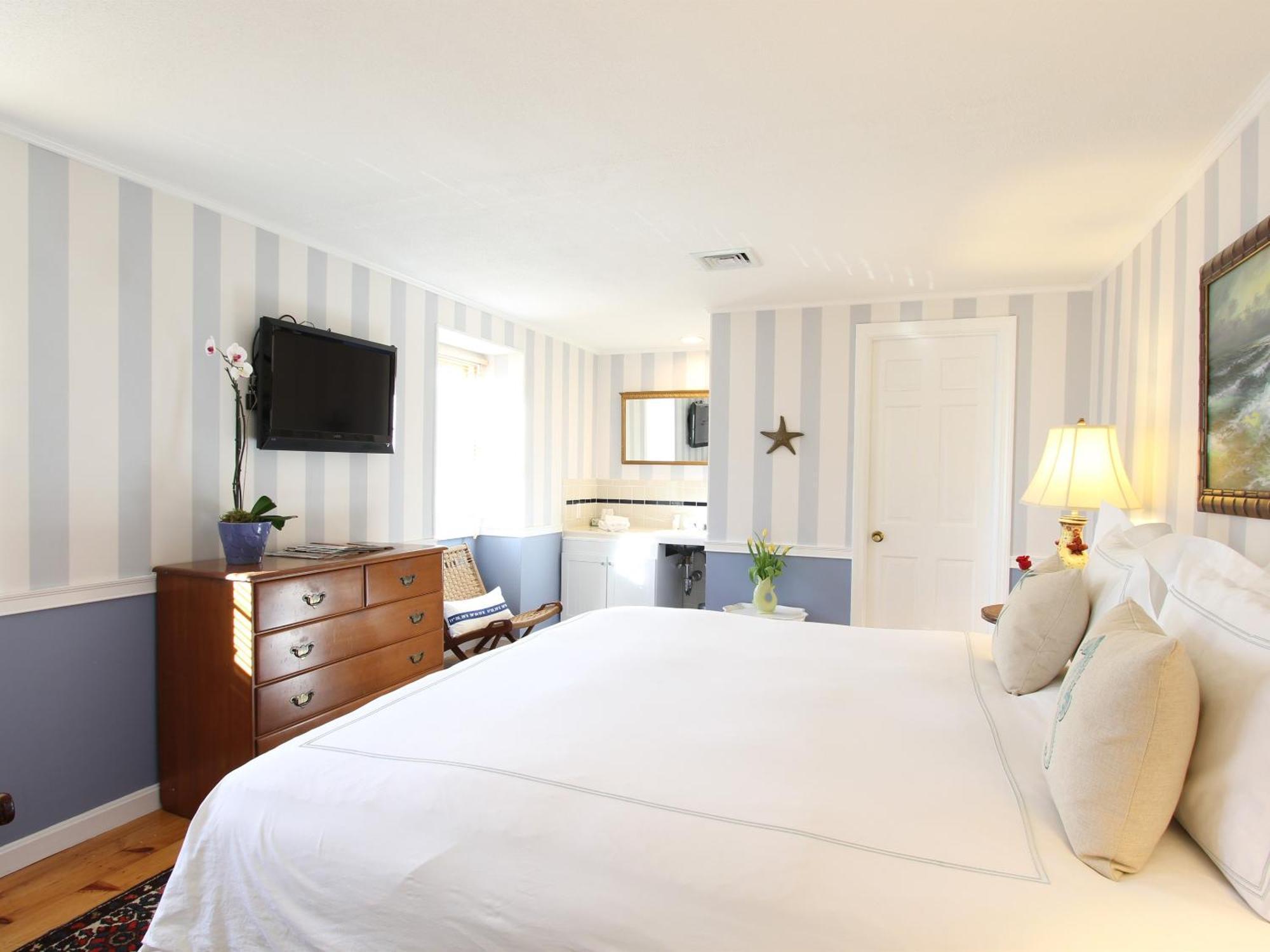 Charles And Charles Mv Bed & Breakfast วินยาร์ดเฮเวน ภายนอก รูปภาพ