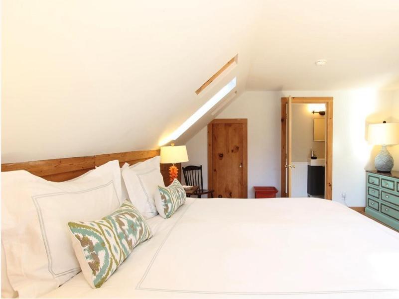 Charles And Charles Mv Bed & Breakfast วินยาร์ดเฮเวน ภายนอก รูปภาพ